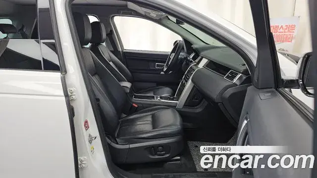 Land Rover Discovery Sport 2019 — Photo 23/32