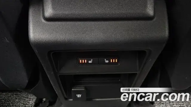 Land Rover Discovery Sport 2019 — Photo 2/32