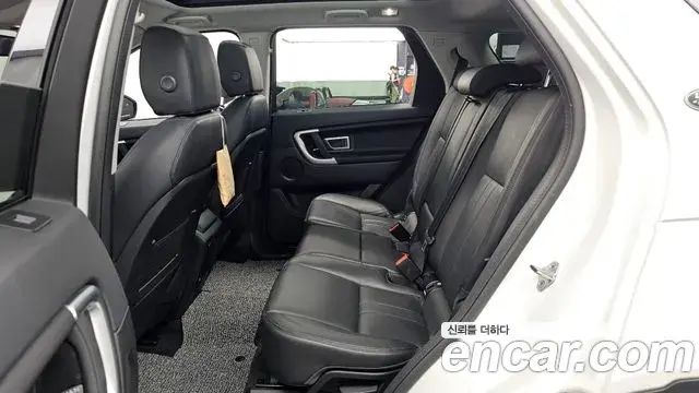 Land Rover Discovery Sport 2019 — Photo 21/32