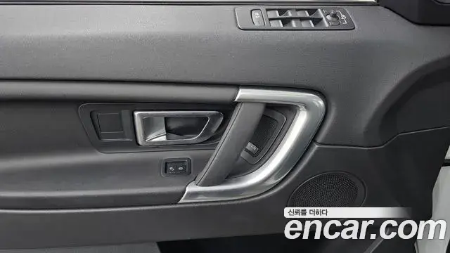 Land Rover Discovery Sport 2019 — Photo 19/32