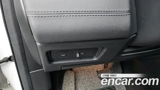 Land Rover Discovery Sport 2019 — Photo 15/32