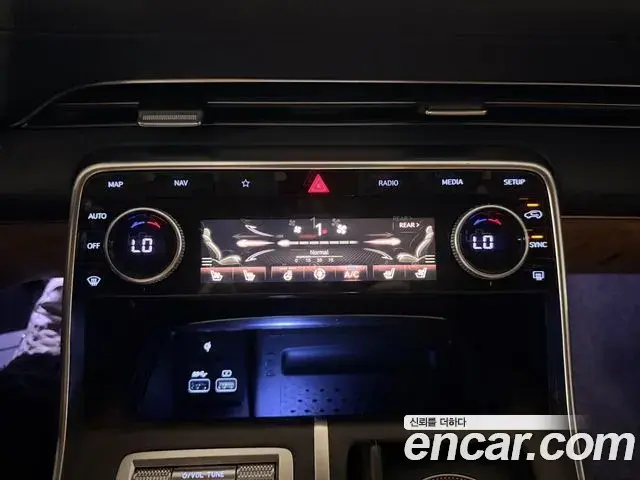 Genesis GV80 2022 — Photo 8/20