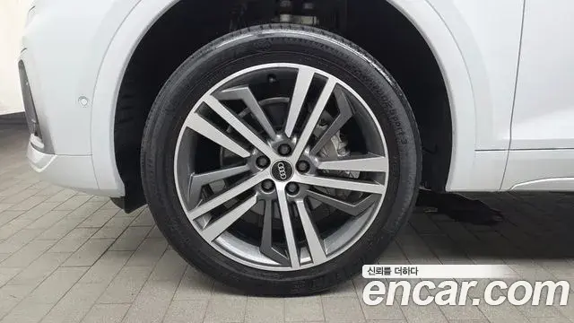 Audi Q5 2021 — Şəkil 10/33