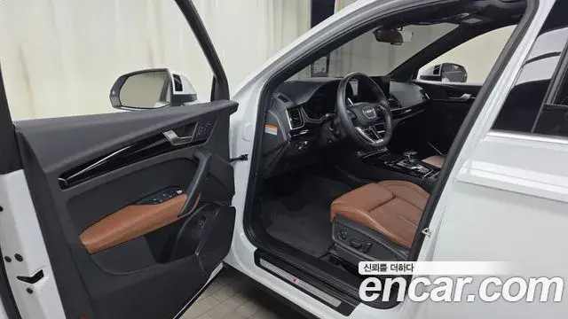 Audi Q5 2021 — Şəkil 30/33