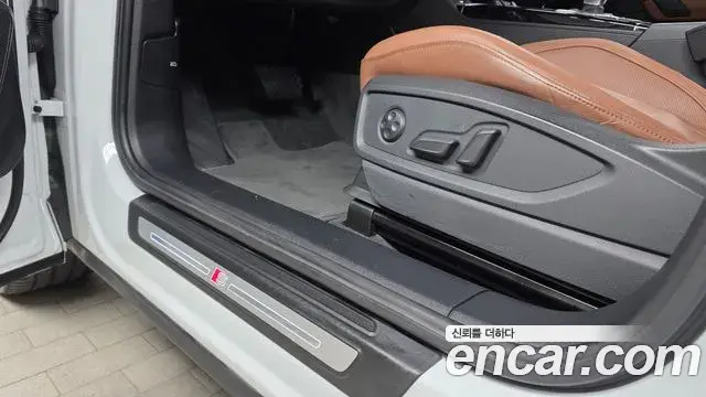 Audi Q5 2021 — Şəkil 27/33