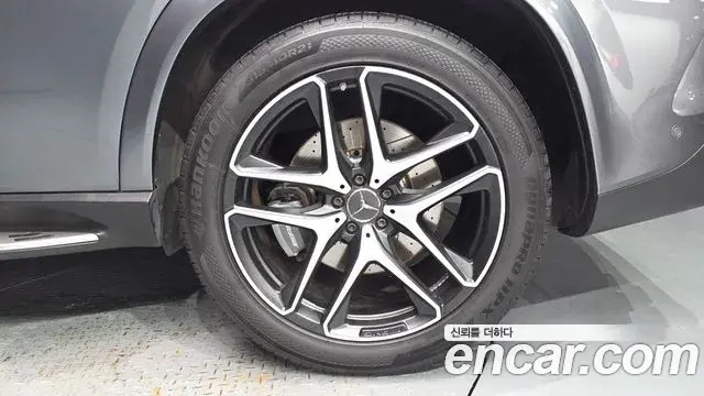 Mercedes-Benz GLE-Class 2022 — Photo 14/32
