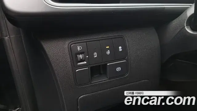 Hyundai Staria 2023 — Фото 18/20
