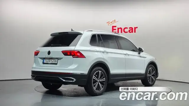 Volkswagen Tiguan 2022 — ფოტო 23/34