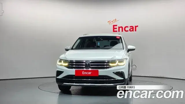 Volkswagen Tiguan 2022 — ფოტო 13/34