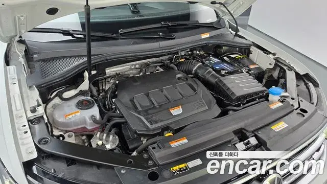 Volkswagen Tiguan 2022 — ფოტო 22/34