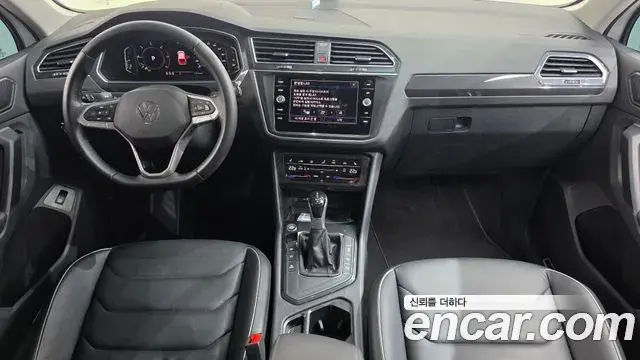Volkswagen Tiguan 2022 — ფოტო 14/34