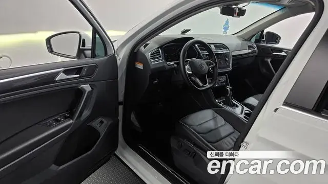 Volkswagen Tiguan 2022 — ფოტო 31/34