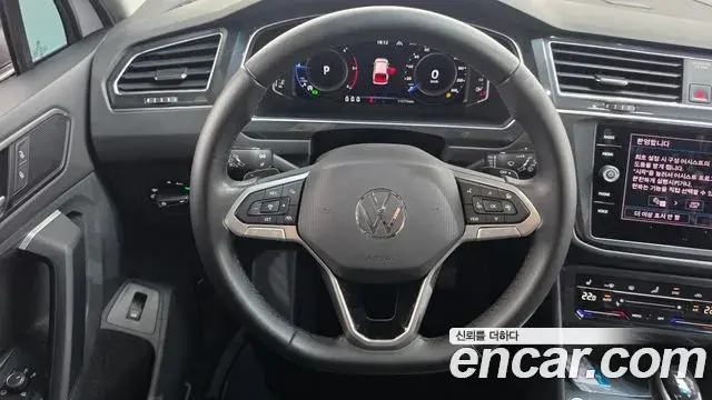 Volkswagen Tiguan 2022 — ფოტო 29/34