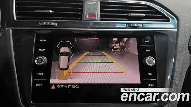 Volkswagen Tiguan 2022 — ფოტო 12/34