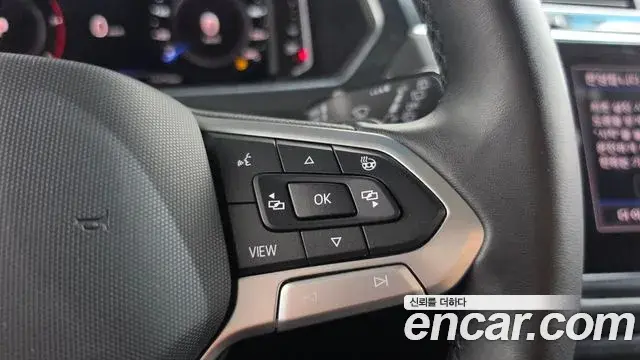 Volkswagen Tiguan 2022 — ფოტო 15/34