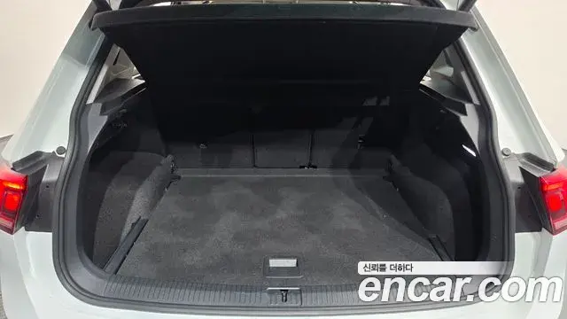 Volkswagen Tiguan 2022 — ფოტო 19/34