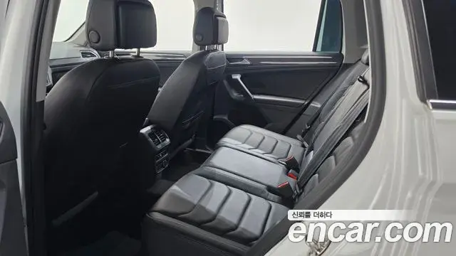 Volkswagen Tiguan 2022 — ფოტო 6/34