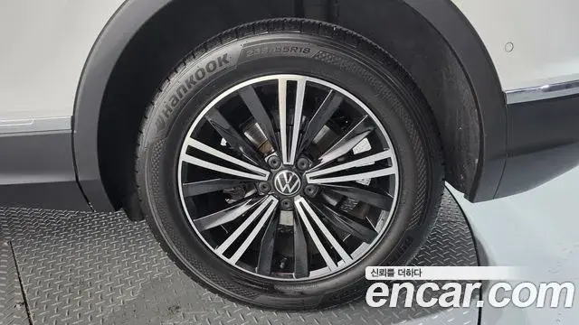 Volkswagen Tiguan 2022 — ფოტო 33/34