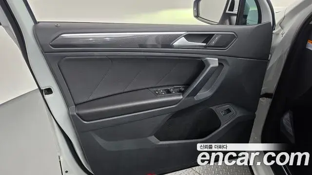 Volkswagen Tiguan 2022 — ფოტო 16/34
