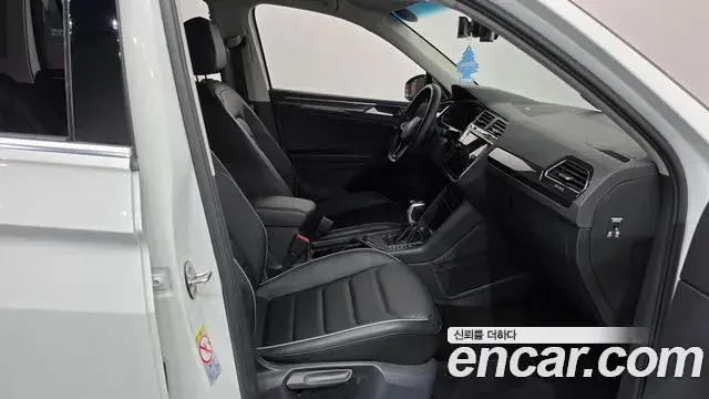 Volkswagen Tiguan 2022 — ფოტო 10/34