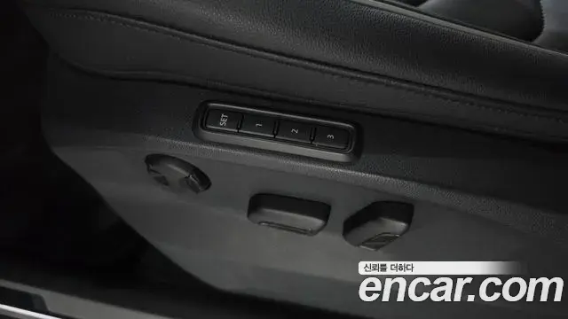 Volkswagen Tiguan 2022 — ფოტო 32/34