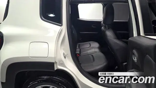 Jeep Renegade 2021 — ფოტო 26/31