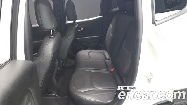 Jeep Renegade 2021 — ფოტო 23/31