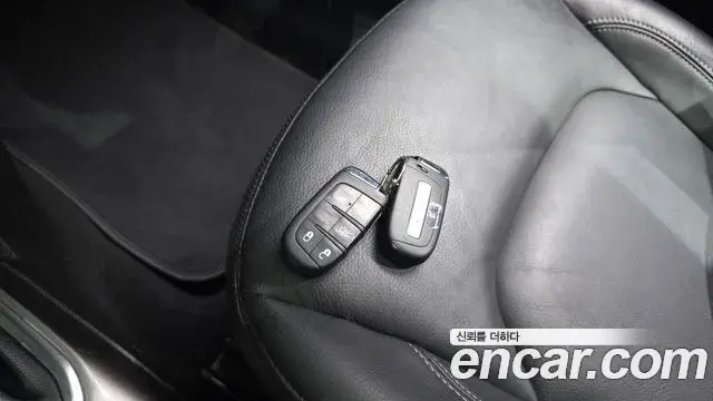 Jeep Renegade 2021 — ფოტო 8/31
