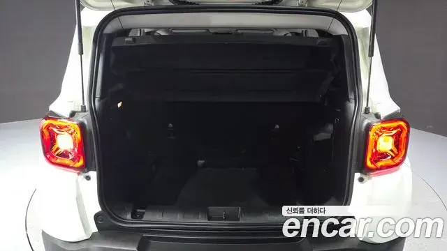 Jeep Renegade 2021 — ფოტო 17/31