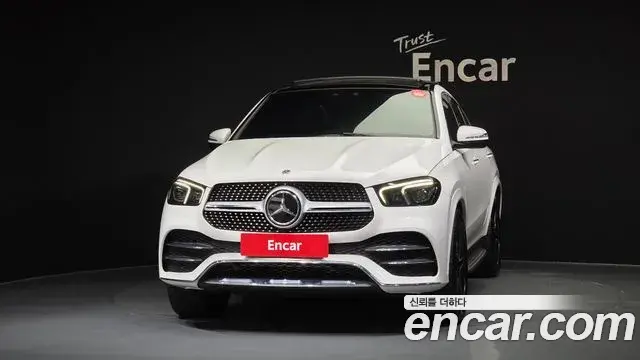 Mercedes-Benz GLE-Class 2021 — Photo 17/37