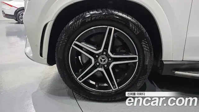 Mercedes-Benz GLE-Class 2021 — Photo 24/37