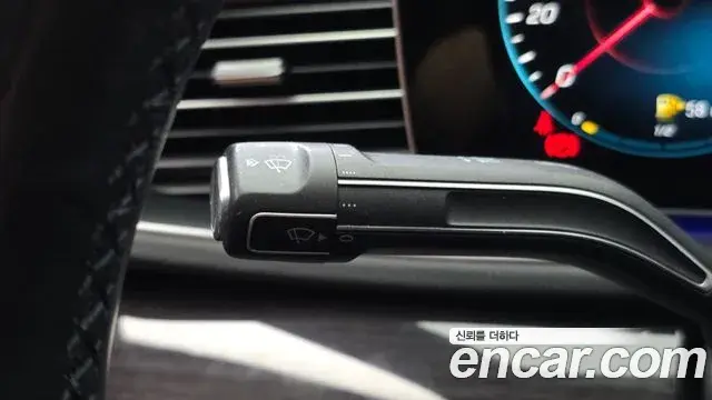 Mercedes-Benz GLE-Class 2021 — Photo 12/37