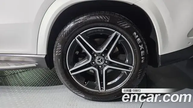 Mercedes-Benz GLE-Class 2021 — Photo 14/37