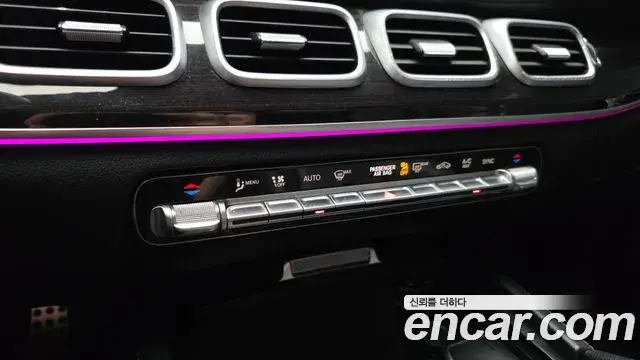 Mercedes-Benz GLE-Class 2021 — Photo 19/37