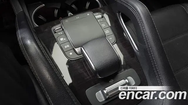 Mercedes-Benz GLE-Class 2021 — Photo 2/37