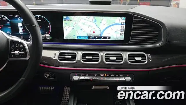 Mercedes-Benz GLE-Class 2021 — Photo 8/37