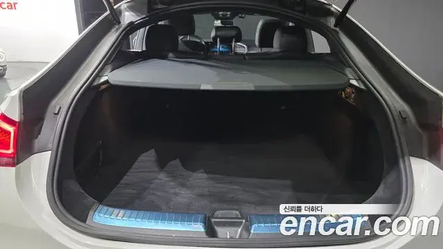 Mercedes-Benz GLE-Class 2021 — Photo 29/37