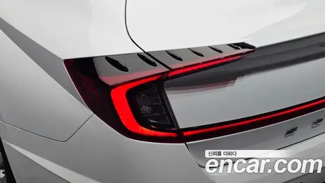 Hyundai Sonata Hybrid 2022 — ფოტო 2/33