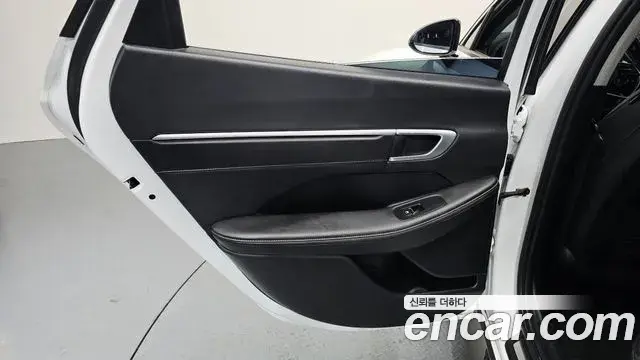 Hyundai Sonata Hybrid 2022 — ფოტო 18/33