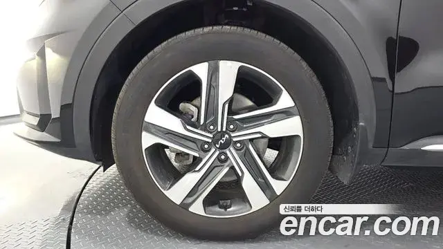 Kia Sorento 2023 — Фото 5/20