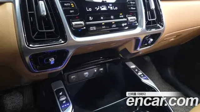 Kia Sorento 2023 — Фото 16/20
