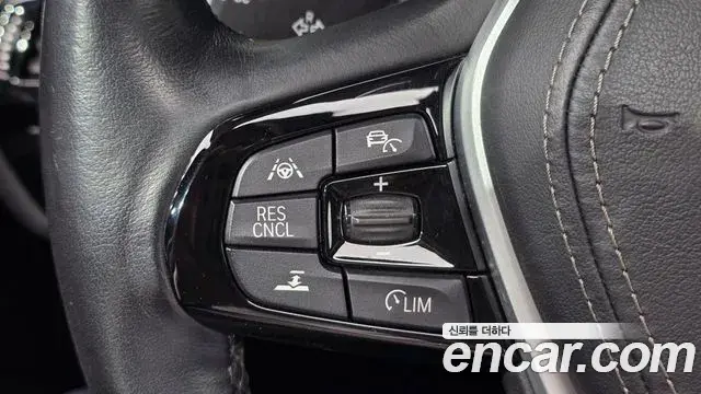 BMW 5 Series 2018 — Фото 14/20