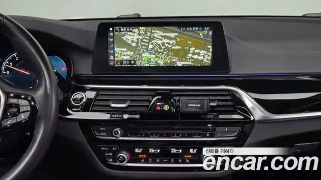 BMW 5 Series 2018 — Фото 18/20