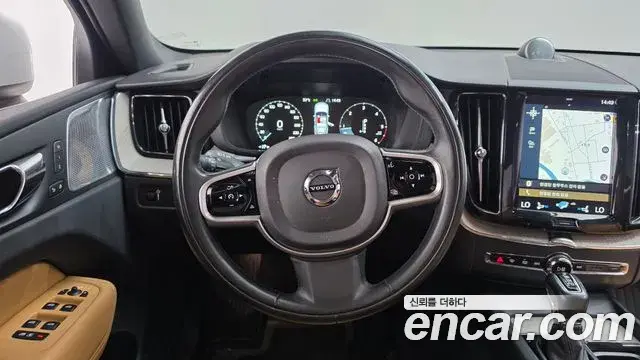 Volvo XC60 2018 — Фото 13/20