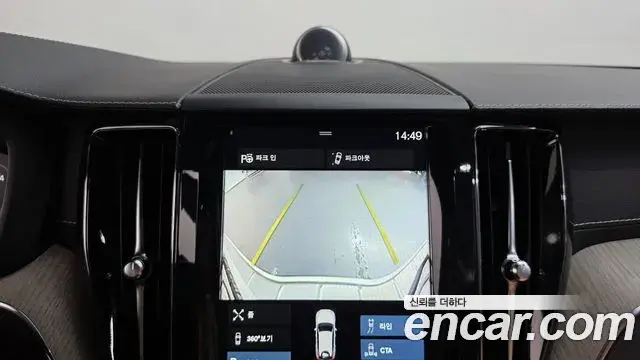 Volvo XC60 2018 — Фото 15/20