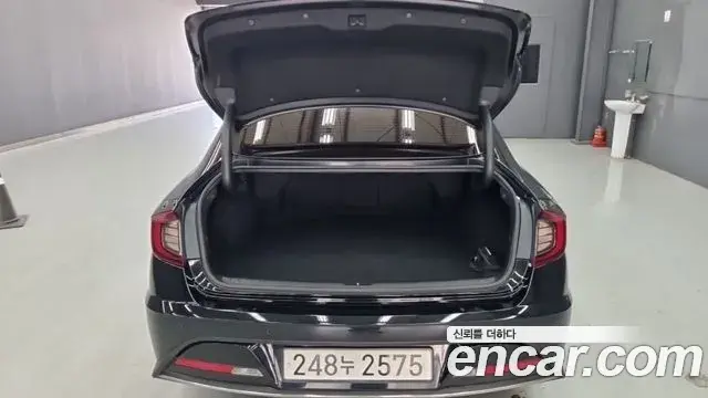Hyundai Sonata 2021 — Фото 17/18