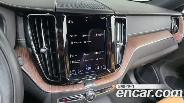Volvo XC60 2021 — Фото 15/20