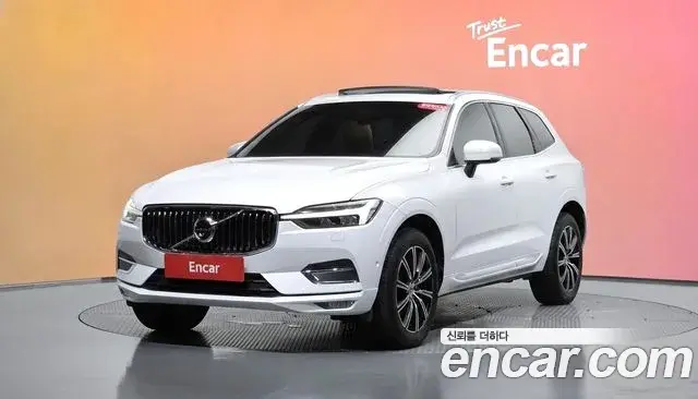 Volvo XC60 2021 — Фото 1/20