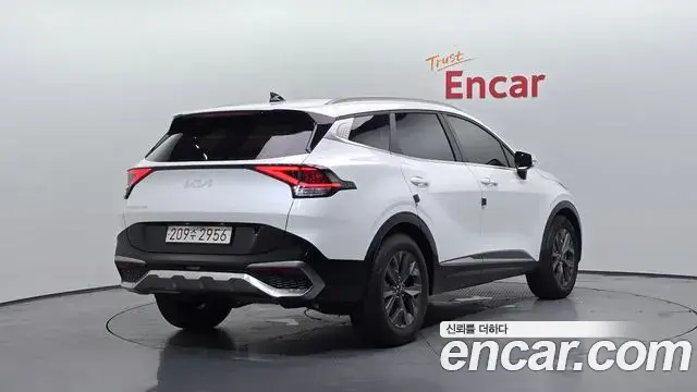 Kia Sportage 2021 — Фото 2/20