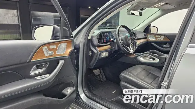 Mercedes-Benz GLE-Class 2019 — Фото 10/20